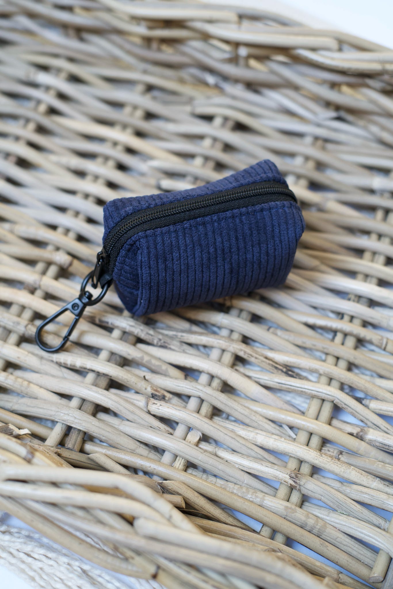 New ‘Navy Noir’ Poobag Holder