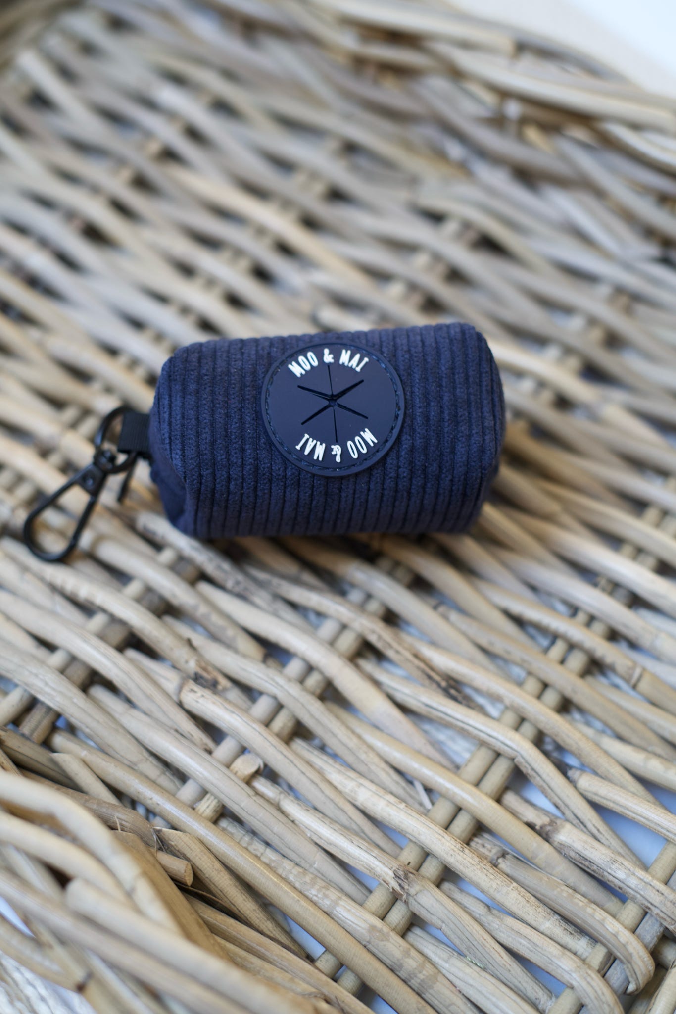 New ‘Navy Noir’ Poobag Holder